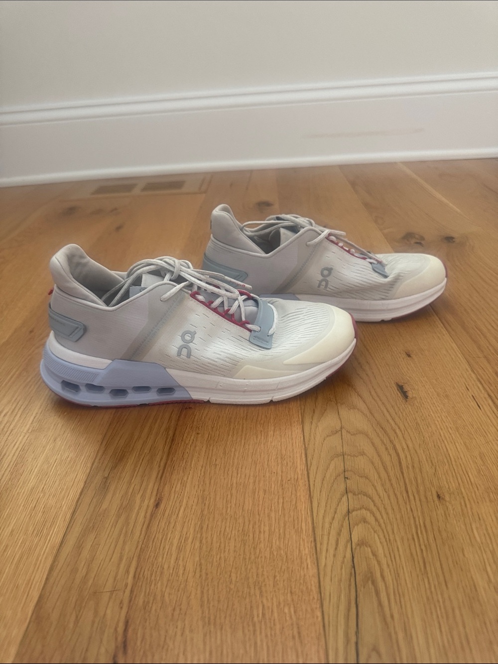 On Cloud Cloudnova, size 8